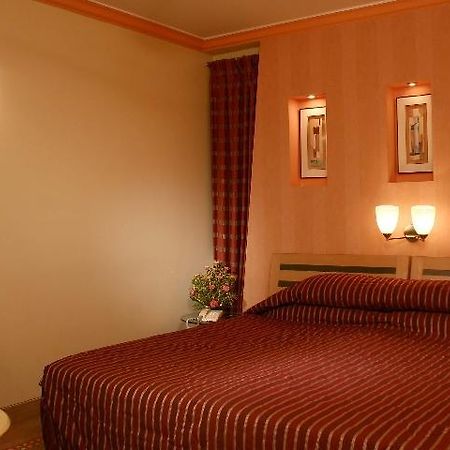 Celebrity Boutique Hotel Хидерабад Стая снимка